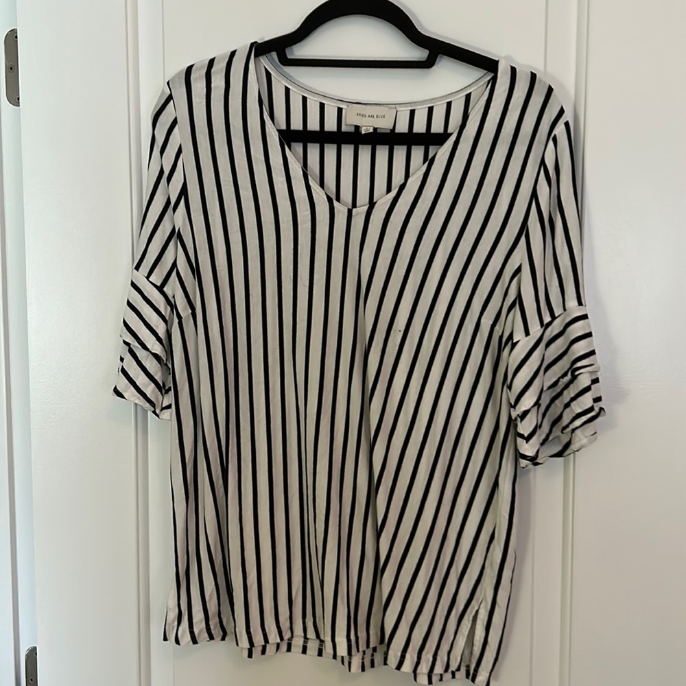 Black and white jersey by Skies are Blue